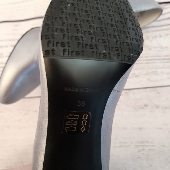 First Silver Heels - Picture 5 of 11